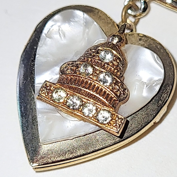 VINTAGE 1940s HEART LOCKET BROOCHES - WASHINGTON DC CAPITOL & 1949 ENGRAVED - Picture 9 of 10